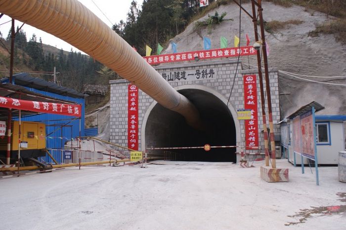 2012年4月8日，一号斜井贯通，为岩山隧道全隧贯通奠定了基础。 谢崇志 摄<br />