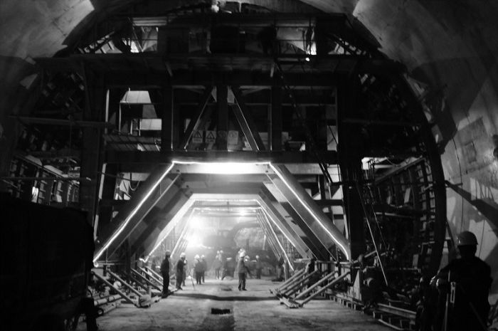 繁忙的西宁隧道施工现场<br />