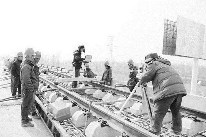 技术人员轨道精调<br />