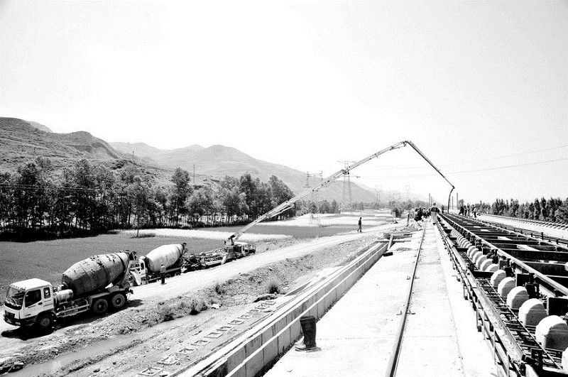 无砟轨道道床板浇筑<br />