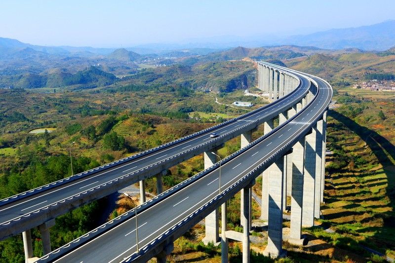 图为汝郴高速公路文明特大桥雄姿。 谢永彬 摄<br />