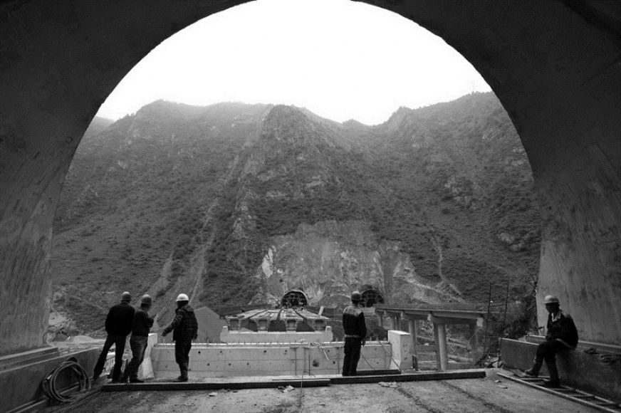 桥隧相连是全线最大的特色<br />