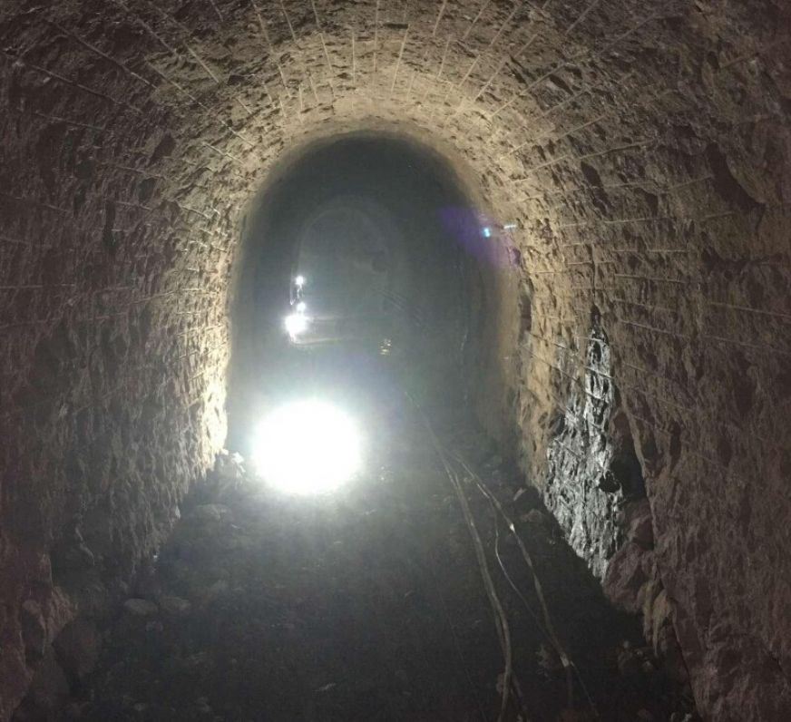 西安岭隧道出口光爆效果图<br />