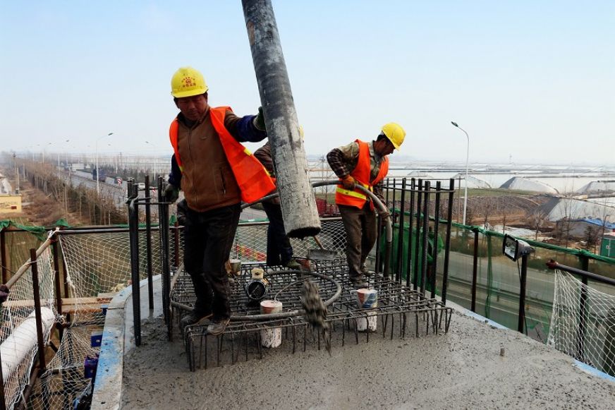 连续梁主墩混凝土浇注<br />