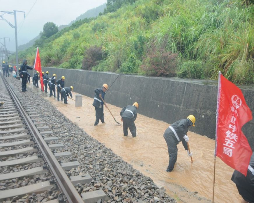 杭深铁路营业线抢险<br />