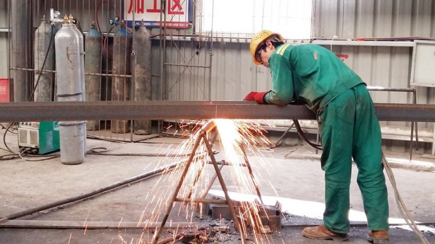 型钢拱架加工操作<br />