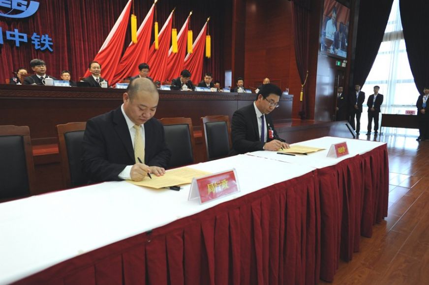 签订青年安全生产包保责任书<br />