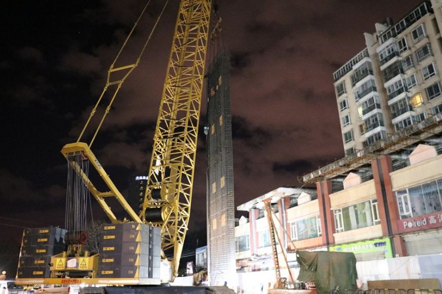 吊装地连墙钢筋笼施工<br />