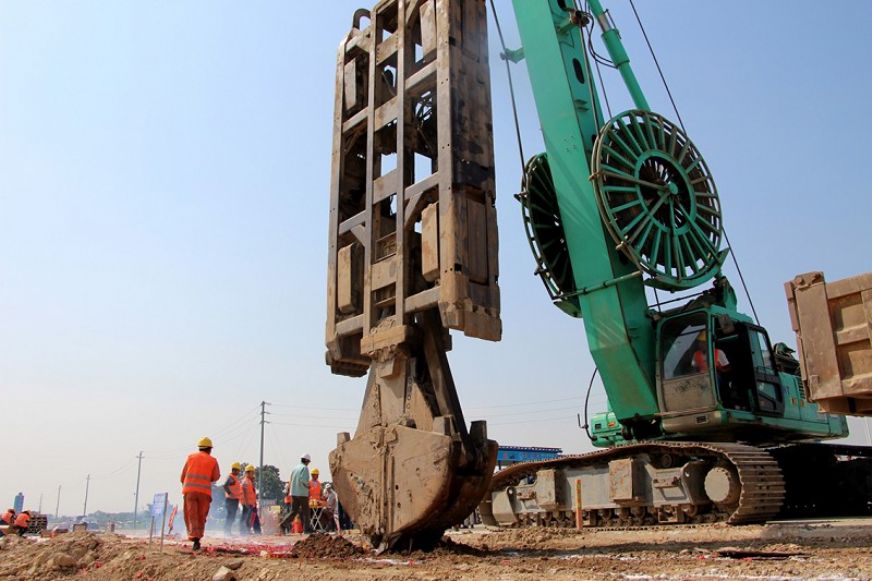 首幅地连墙施工<br /> 首幅地连墙施工<br />