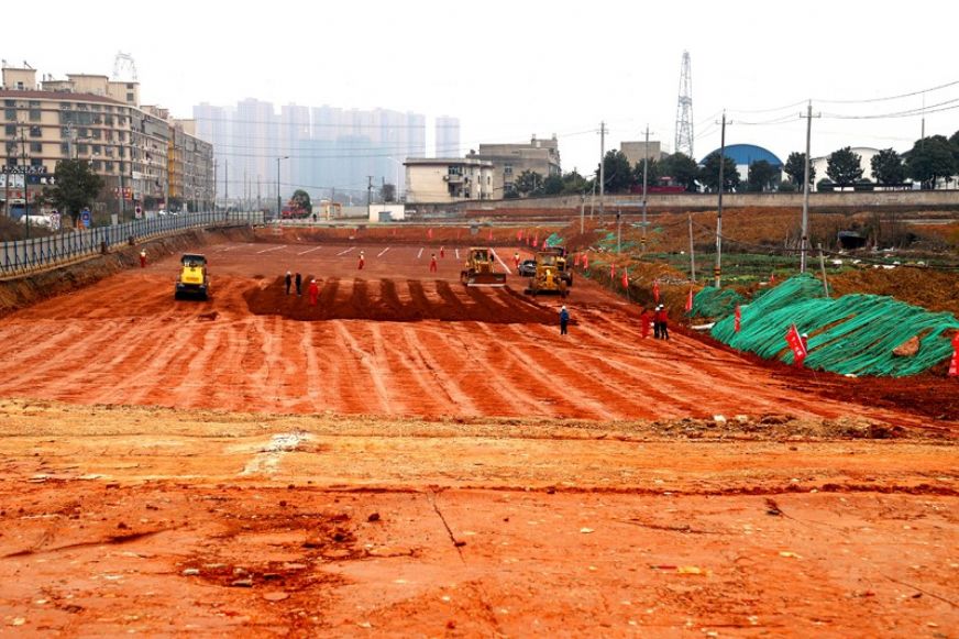 华湘路土石方填筑<br />