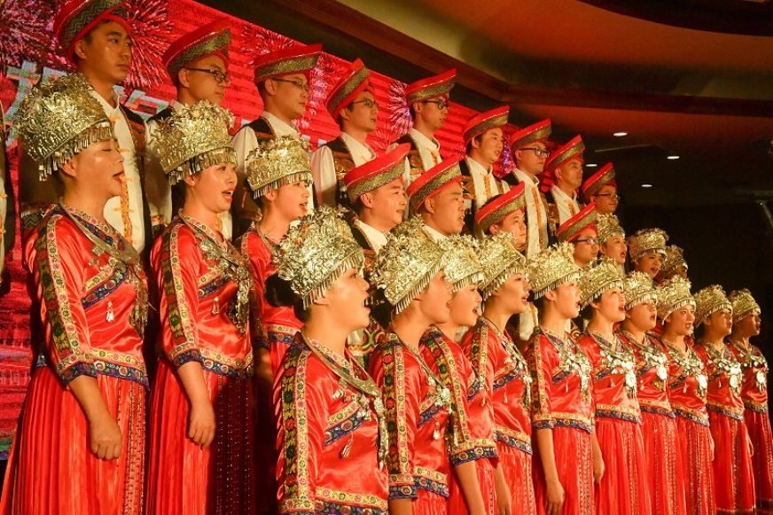 海外分公司代表队演唱《我在贵州等你》《洗衣歌》<br /> 海外分公司代表队演唱《我在贵州等你》《洗衣歌》<br />