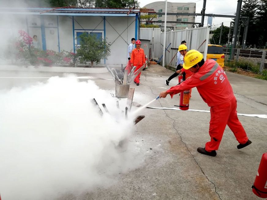 消防演练现场张鑫 摄<br /> 消防演练现场张鑫 摄<br />