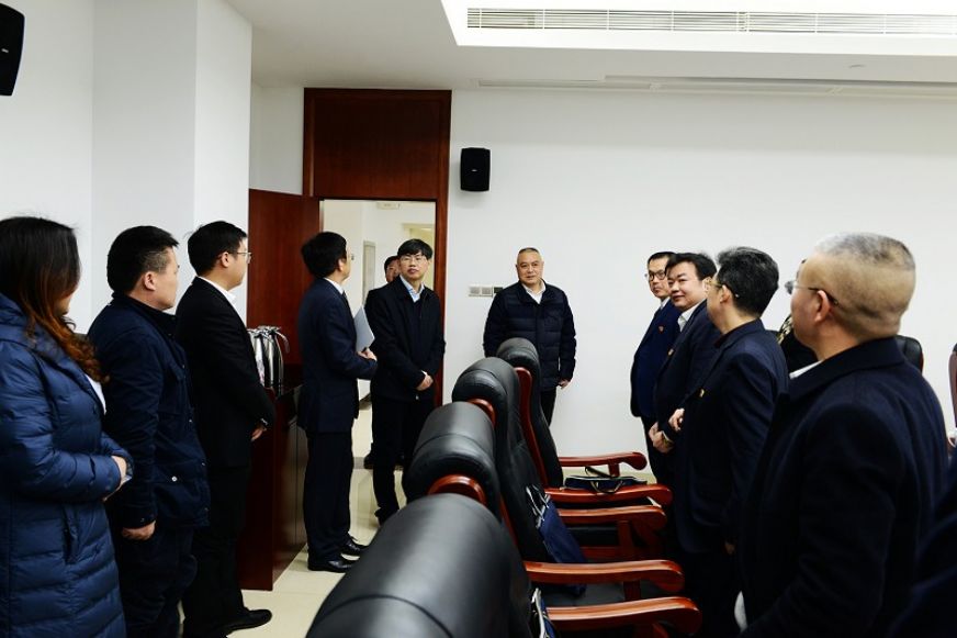 局领导看望职工代表<br />