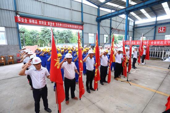 路桥公司广州铁路外绕线员工集体宣誓。