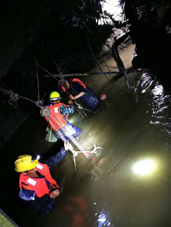 突击队隧道内抢险