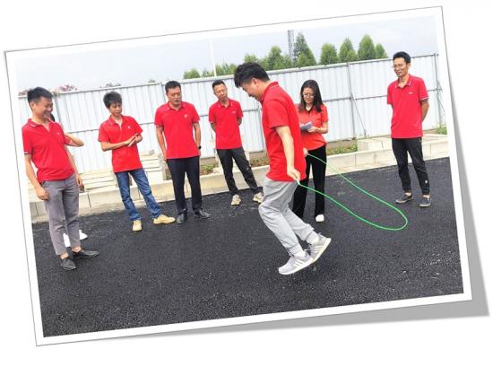 4月29日,机械化公司隆硕项目组织全体员工开展羽毛球、跳绳、踢毽子等健康向上、喜闻乐见“庆五一”文体活动。