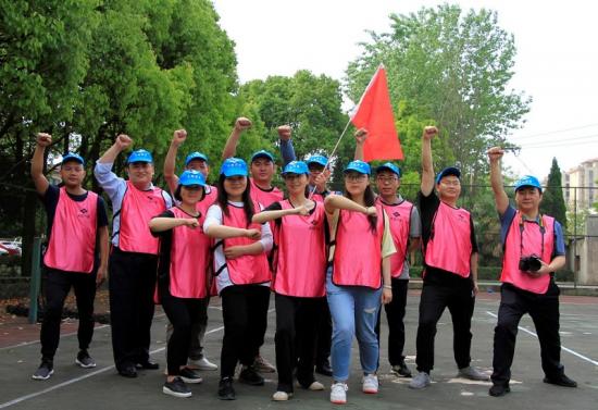 海外分公司团委开展了“传承百年团史·勇当开路先锋”纪念建团100周年户外拓展活动。