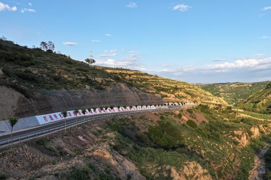 近日，一公司黄河一号旅游公路麻家口至武家庄段EPC项目完成交工验收。
杨晓霞 摄影报道