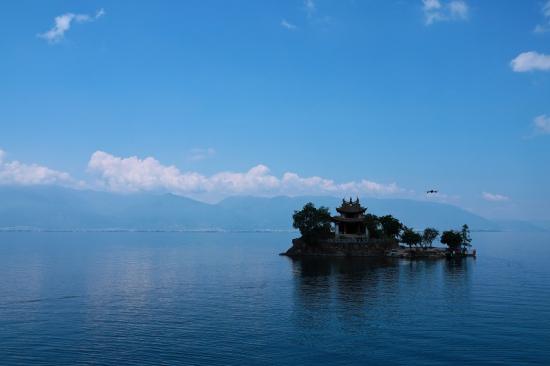 湖岛幽亭 路桥公司
谢妮