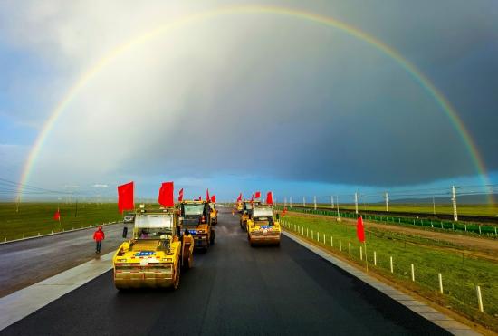 彩虹 机械化公司
    邓 涛